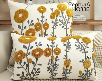 Fodera per cuscino in cotone e lino con ricami floreali color giallo senape, cuscino decorativo in stile boho.