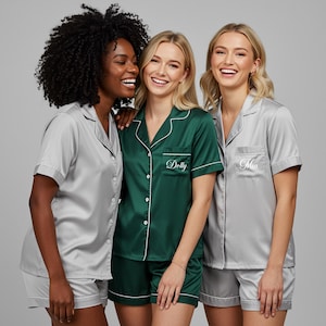 Bridesmaid Pajama Set Custom Short Sleeve Pajama for Women Getting Ready Outfit Bridesmaid Gifts Birthday Party Satin Pjs Wedding Gifts