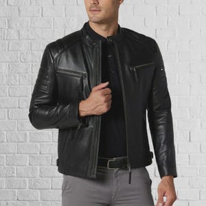 Men&#39;s Genuine Black Lambskin Leather Jacket Slim fit Moto Biker Zipper jacket