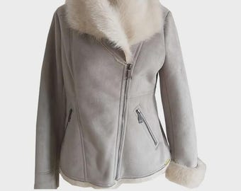 Chaqueta bomber de piel gris para mujer: una prenda elegante para el invierno