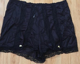 Vintage Henson Intimates Black Vintage nylon tap pants / lingerie shorts XS/S