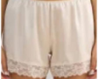 Vintage Pink Petti-pants Slip Shorts  in size Small