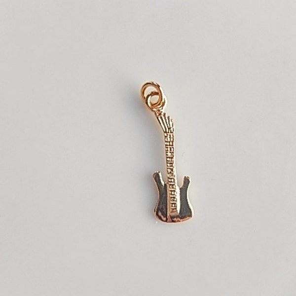 Vermeil, charme de guitare (20x6mm), or plaqué sur le charme de guitare argenté sterling