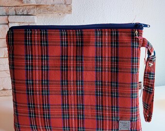 Cartera de mano cuadros / funda de tablet.