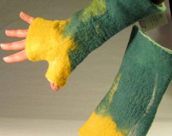 Fingerless Felt Mitts in Green and Yellow