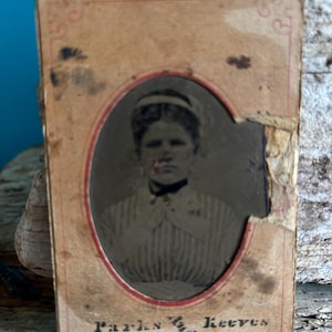 Typographie victorienne dans un cadre en carton, photographies en fer blanc, années 1800