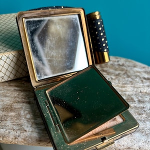Makeup Compact jaren 50, vintage met spiegel, poeder- en lippenstifthouder, in originele doos, maar is gebruikt