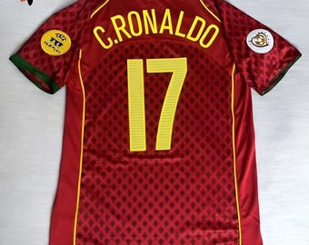 Camiseta vintage de Cristiano Ronaldo 17 - Regalo para un aficionado al fútbol de 2004 - Camiseta icónica de Portugal