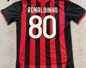 Camiseta vintage de Ronaldinho 80 - Regalo para aficionados del AC Milan 2008 - Camiseta icónica