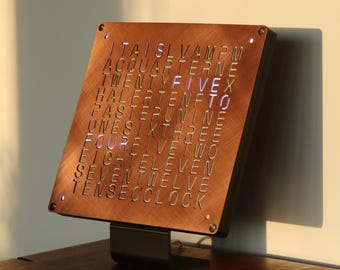 Premium: Reloj de palabras - Wortuhr - Reloj de palabras (ING, NL y DE) - 20x20cm - Opción de logotipo de empresa