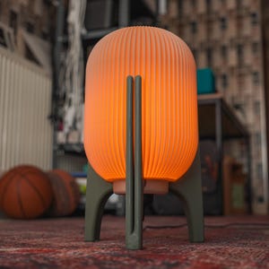 Mid-Century Rocket Lamp Beige / Bone White – Modern MCM Table Light for Cozy Interiors – Sora Rocket Lamp