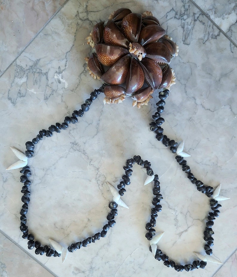 SHIP FREE Tahitian Shell Pendant Necklace 2
