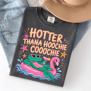 Hotter Thana Hoochie Coochie PNG, Sassy Alligator Summer, Funny Pool Float Design, Crocodile Cocktail PNG, Girls Summer Shirt