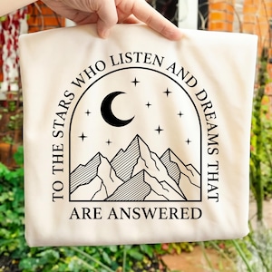 Puede incluir: Un juego de tres tazas de cerámica con un acabado moteado y mate. Las tazas son en tonos crema, gris claro y gris oscuro. Cada taza tiene un diseño simple y minimalista, ideal para café o té.