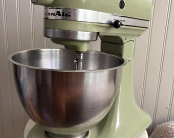 Vintage KitchenAid Avocado Green 6-Speed Stand Mixer Whisk/Paddle/Dough Hook VTG