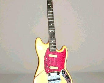 1966 Fender Mustang Rode Hard Put Up Wet  Story To Tell Original hard shell case