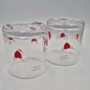 2 vasos de zumo transparentes con icono de corazón alado de Anthropologie para cócteles Valentine Rocks imagen 10