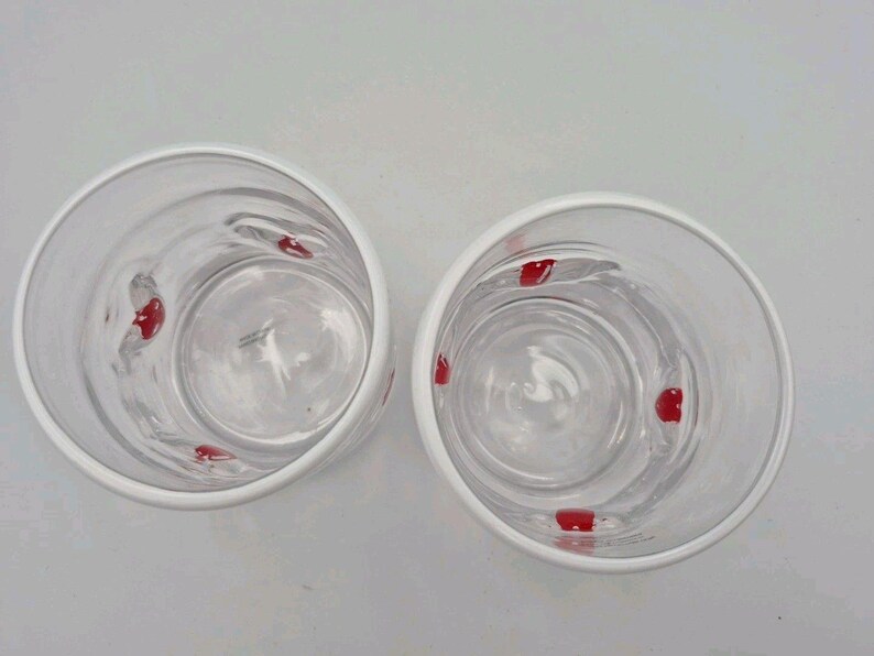 2 vasos de zumo transparentes con icono de corazón alado de Anthropologie para cócteles Valentine Rocks imagen 9