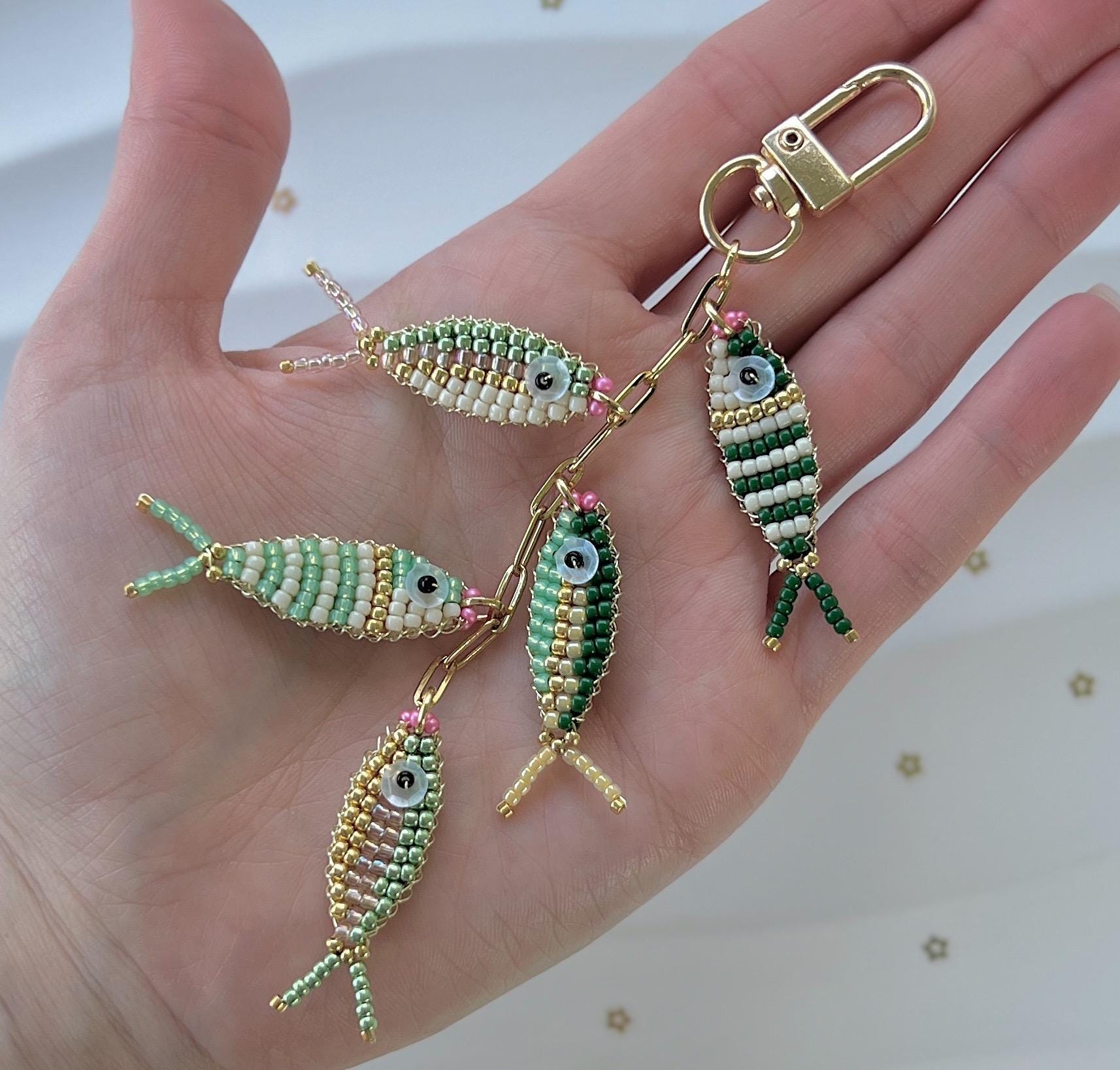 Beaded Fish Bag Charm – Gold Chain Bag Charm with 5 Handcrafted Beaded Fish – Ocean Inspired Keychain Accessory – Handmade Charm