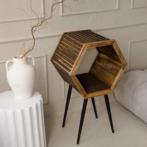 Royal Cat Spot – Modern Wooden Cat Bed | Handmade Oak Pet Furniture | Elevated Design | Luxury Cat Lounger | Minimalist Style