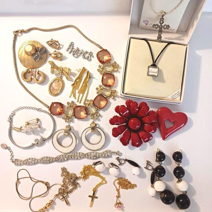 Marilyn Monroe Costume Jewelry Sold At Auction: Marilyn Monroe