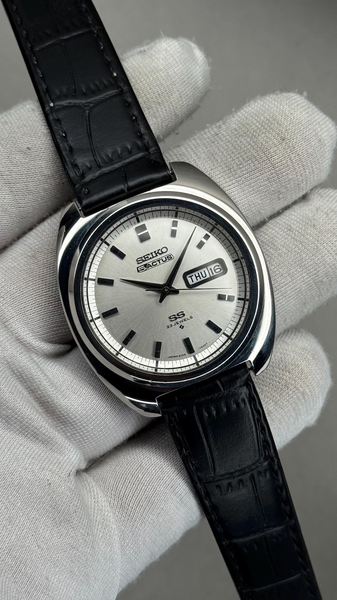 Vintage Seiko 5 Actus SS 6106-7420 Automatic Watch Silver Sunburst