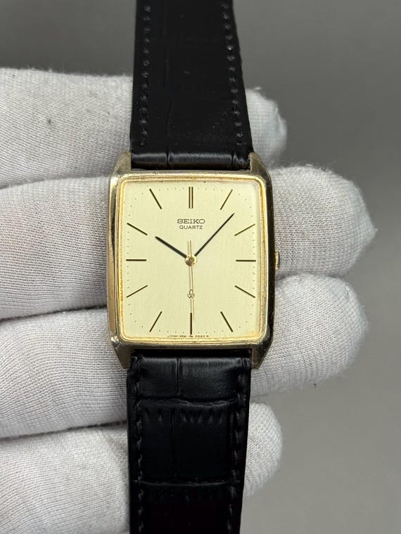 Vintage Seiko Chariot 2621-5240 Gold Dial Tank Quartz Men's Dress
