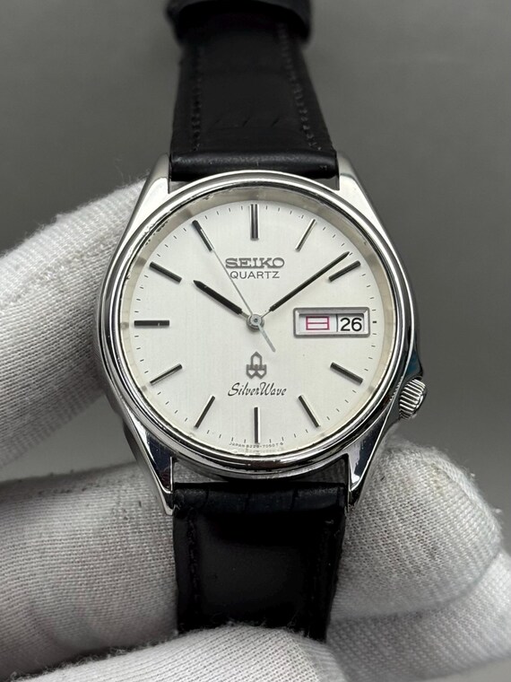 Rare Seiko Silverwave 8229-7030 Classics Round Shape Silver Dial