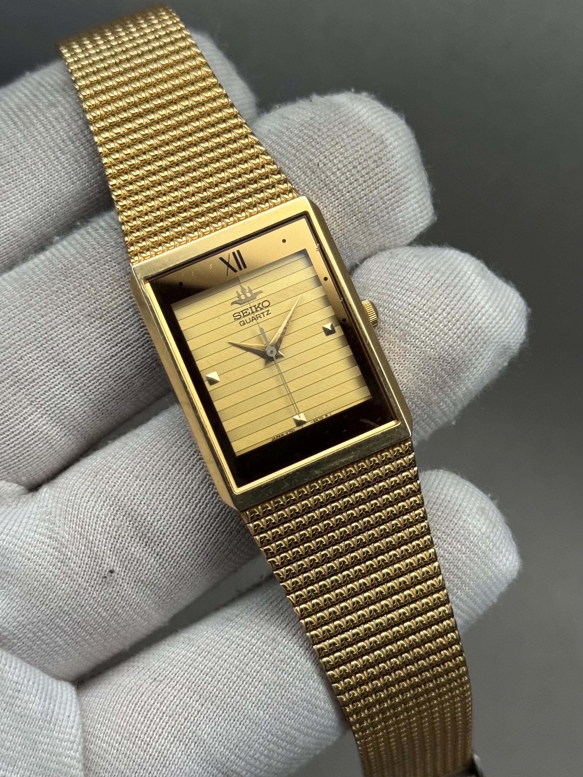 Vintage Seiko Galaxy Quartz V701-5K30 Tank Watch Golden Dial Gold