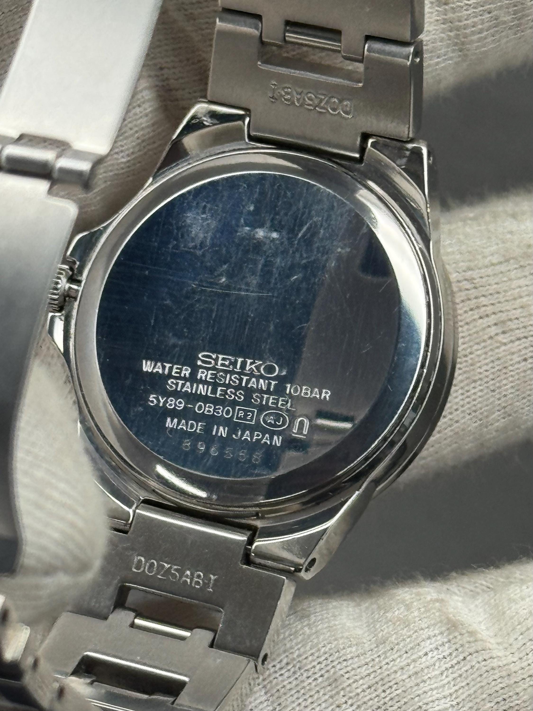 Seiko Lukia 5Y89-0B30 Women's Watch – 33mm Red Dial | Silver-tone