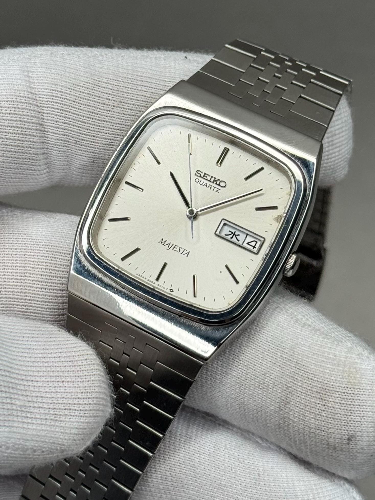 Vintage SEIKO Majesta 9063-5010 Quartz | Silver Square Case | Day
