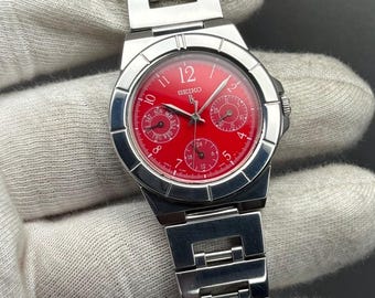 Seiko Lukia 5Y89-0B30 Women's Watch – 33mm Red Dial | Silver-tone