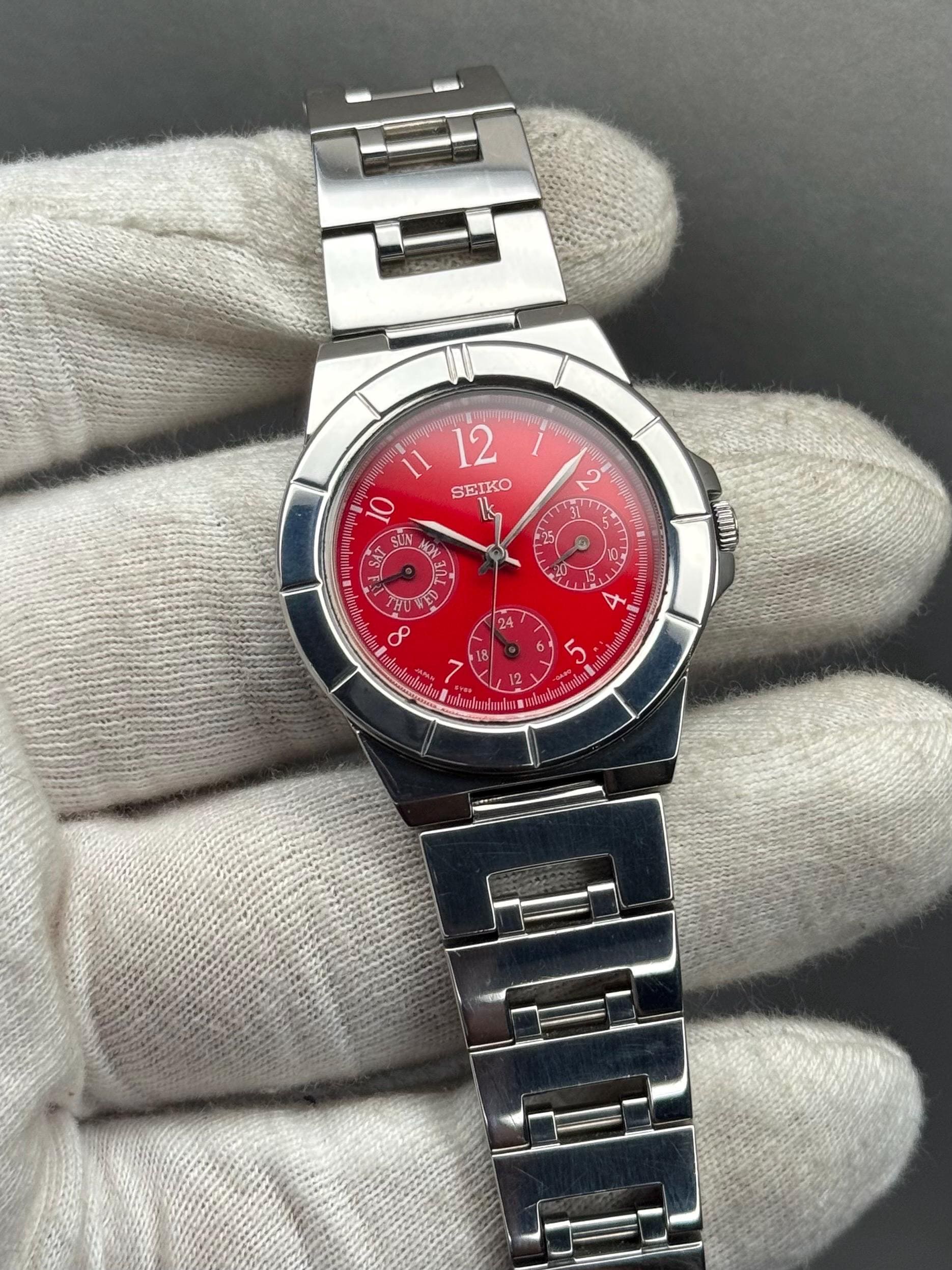 Seiko Lukia 5Y89-0B30 Women's Watch – 33mm Red Dial | Silver-tone