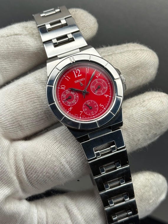 Seiko Lukia 5Y89-0B30 Women's Watch – 33mm Red Dial | Silver-tone