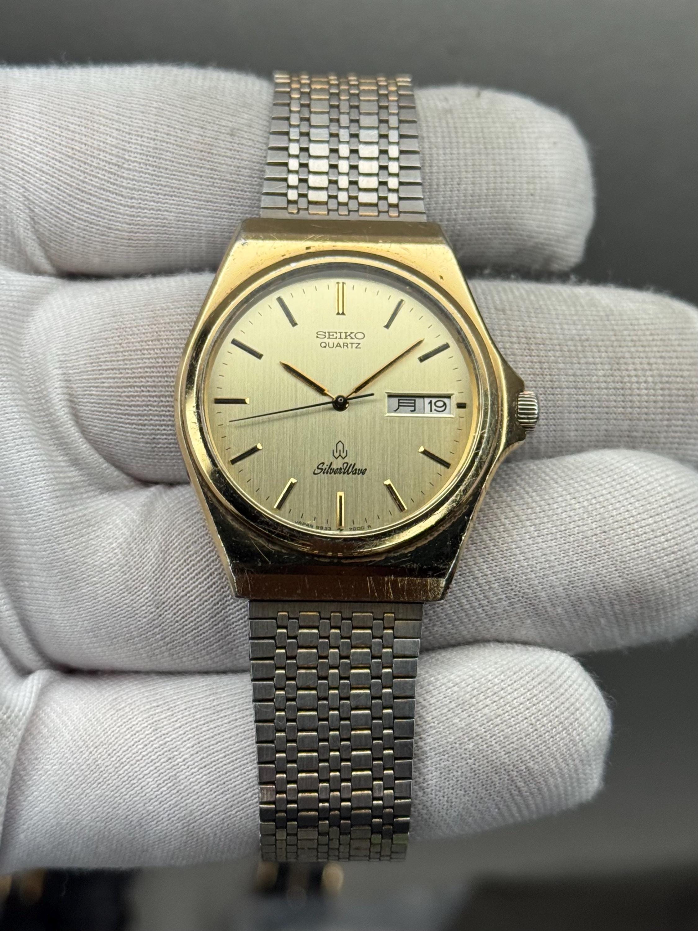 Rare Seiko Silverwave 5933-7030 Classics Round Shape Golden Dial