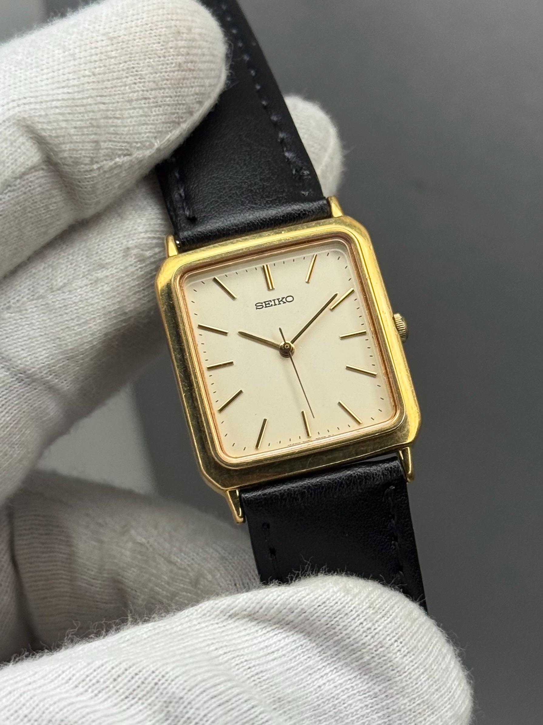 Vintage SEIKO Spirit 7N01-5020 Square Gold Tank 25mm Japanese