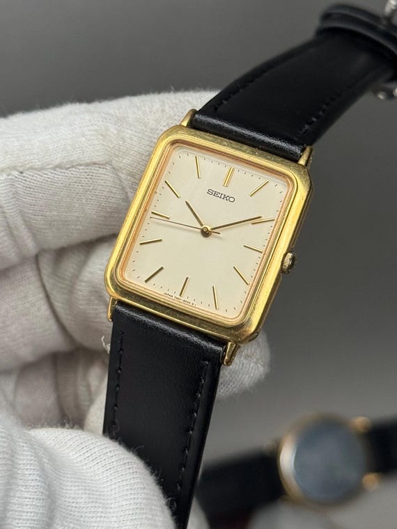 Vintage SEIKO Spirit 7N01-5020 Square Gold Tank 25mm Japanese