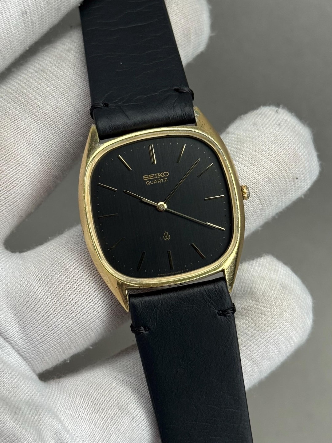 Rare Seiko Quartz 6030-5270 Black Dial Watch | Classic Shape