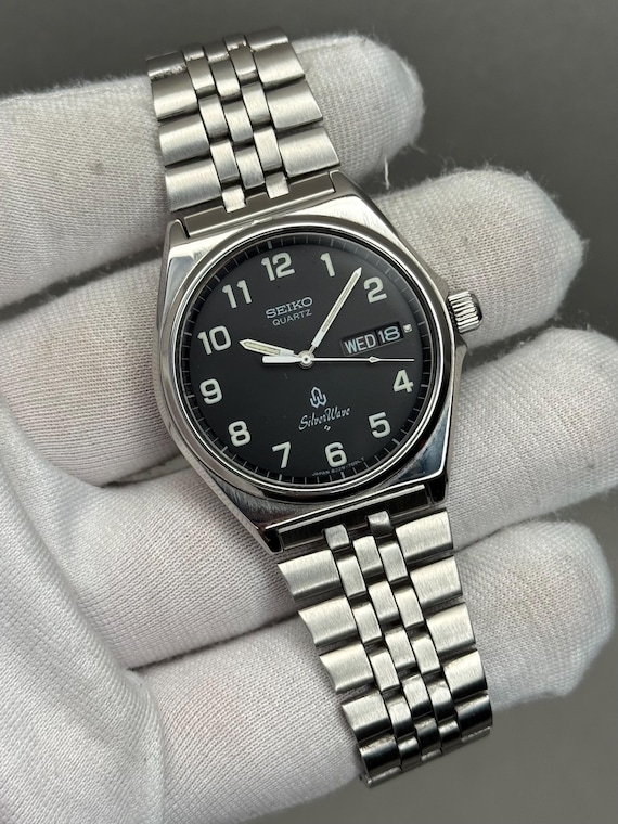 Rare Seiko Silverwave 8229-7000 Classics Round Shape Black Dial