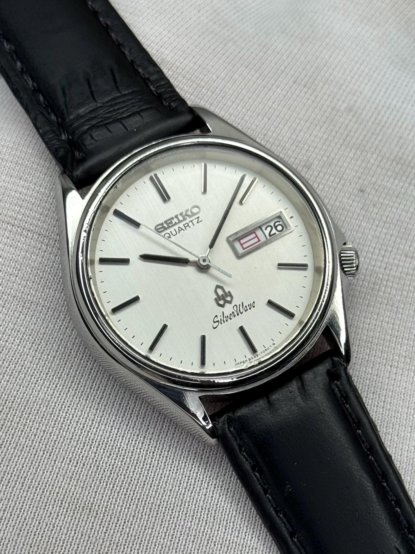 Rare Seiko Silverwave 8229-7030 Classics Round Shape Silver Dial