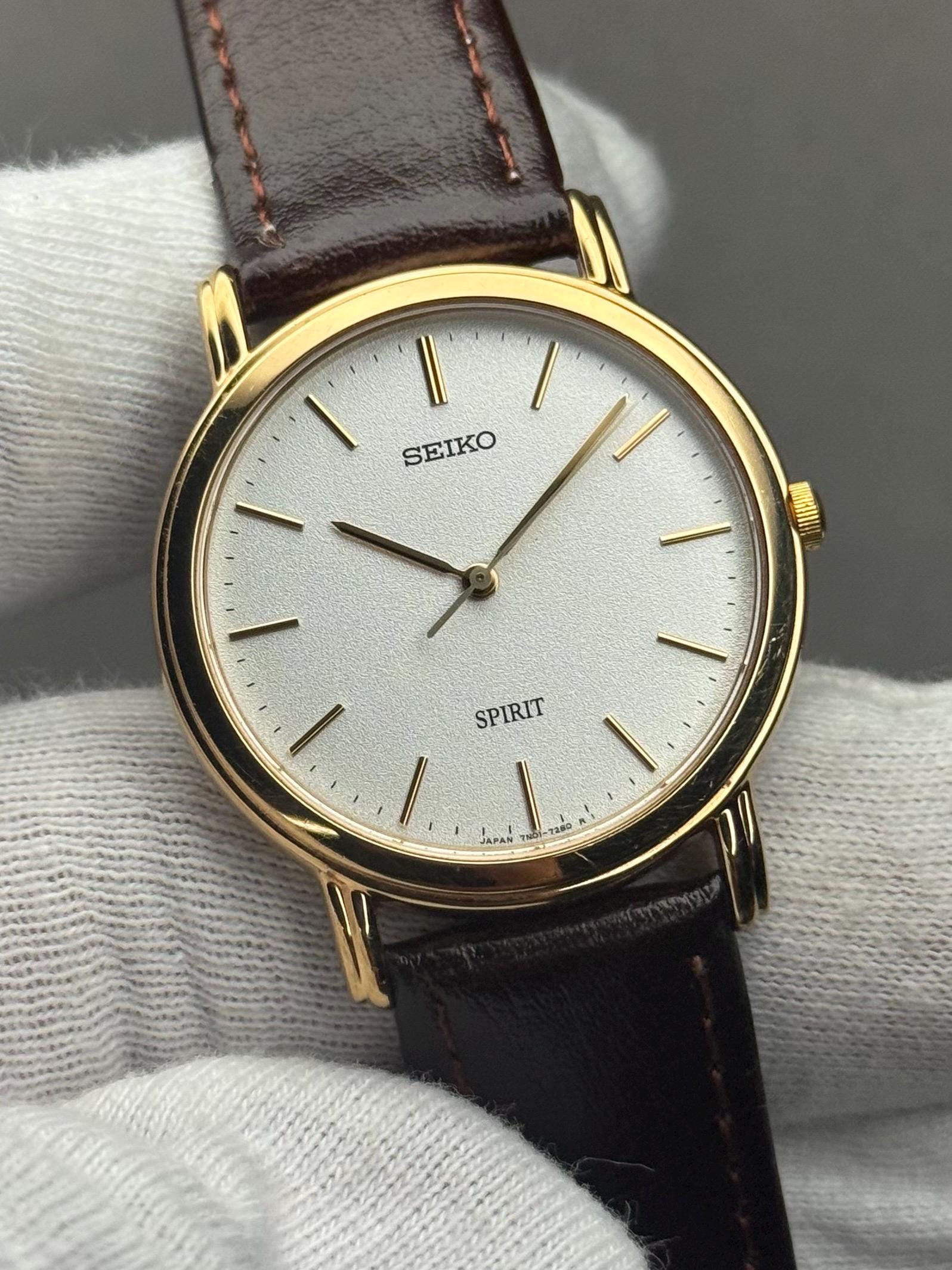 Rare SEIKO Spirit 7N01-7080 Quartz Textured Dial White Dial
