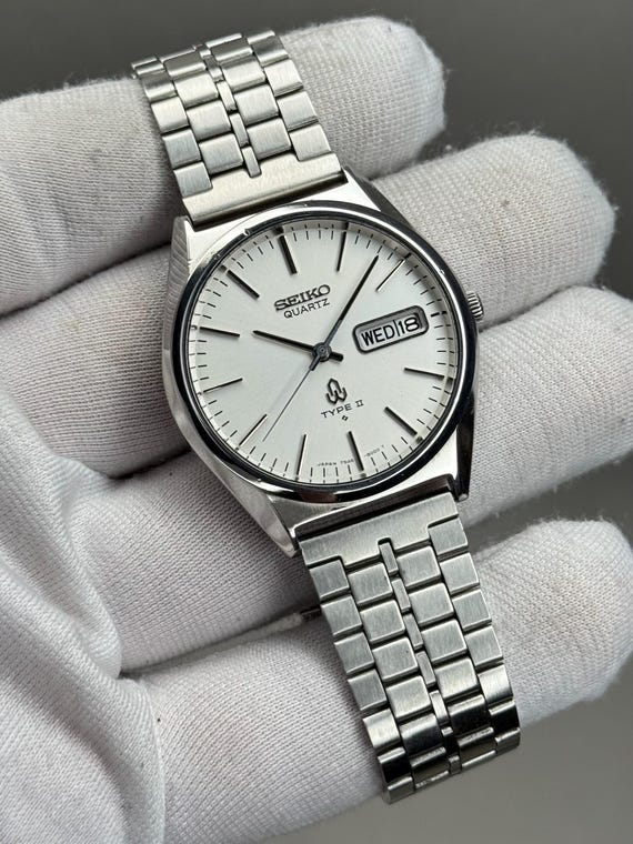 Vintage Seiko Type II 7546-8000 Quartz White Dial Japanese Silver