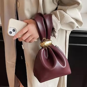 Sac cadeau personnalisé en cuir pour femme pour elle mini sac à main seau avec fermeture à glissière sac à main de fête personnalisé trousse de maquillage personnalisée cadeau pochette de mariage