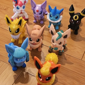 Eeveelutions Flexi Articulated Fidget Toy - Umbreon, Jolteon, Flareon, Sylveon, Vaporeon, Glaceon