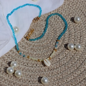 Collar de cuentas de conchas marinas