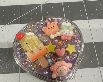 Specchietto compatto decorativo scintillante con ciondoli Kawaii – Accessorio a forma di cuore