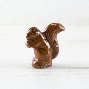 Wade Whimsies Squirrel Miniature Figurine 80s Wildlife image 1