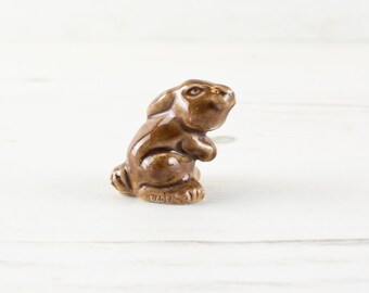 Wade Whimsies - Brown Sitting Rabbit - Miniature Figurine 80s British Wildlife