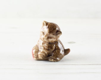 Wade Whimsies - Cat with wool ball - Miniature Figurine 80s kitten pets feline