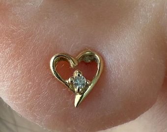 Kolczyki z 18-karatowego żółtego złota z diamentowym sercem: delikatne kolczyki w stylu vintage, minimalistyczna biżuteria na co dzień